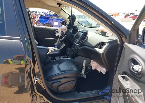 2016 Jeep Cherokee Trailhawk from USA, damaged, VIN 1C4PJMBS6GW123827